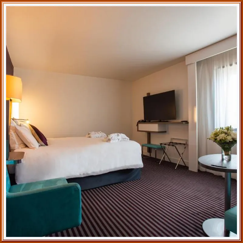 Hotel Mercure Marseille Centre Vieux Port hotel room