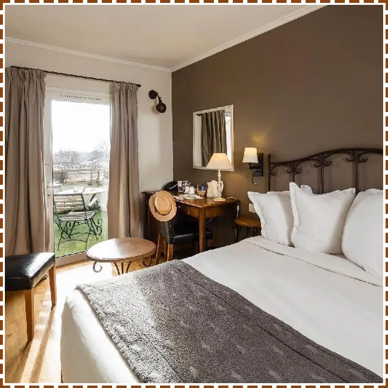 Hotel de l Horloge hotel room