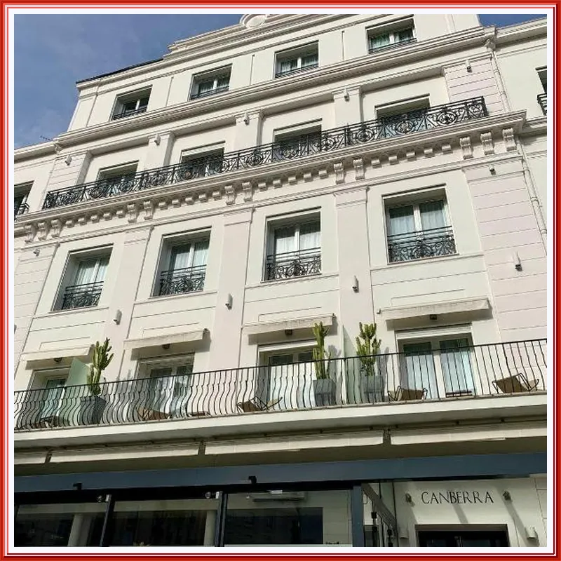 Hotel Le Canberra hotel view