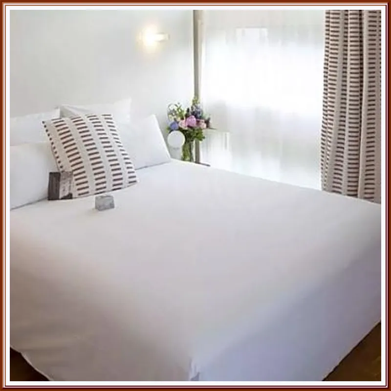 Hotel La Perouse hotel room