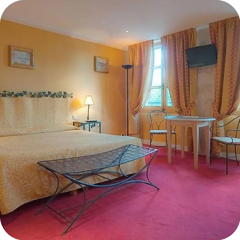 Hotel Les Rives de Notre Dame hotel room