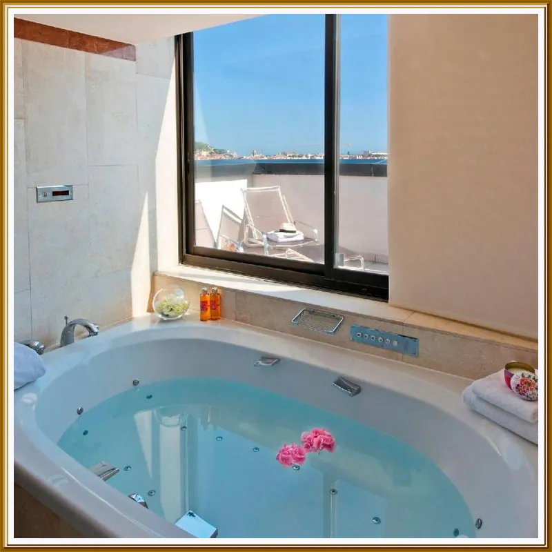 Holiday Inn Nice By IHG hotel room