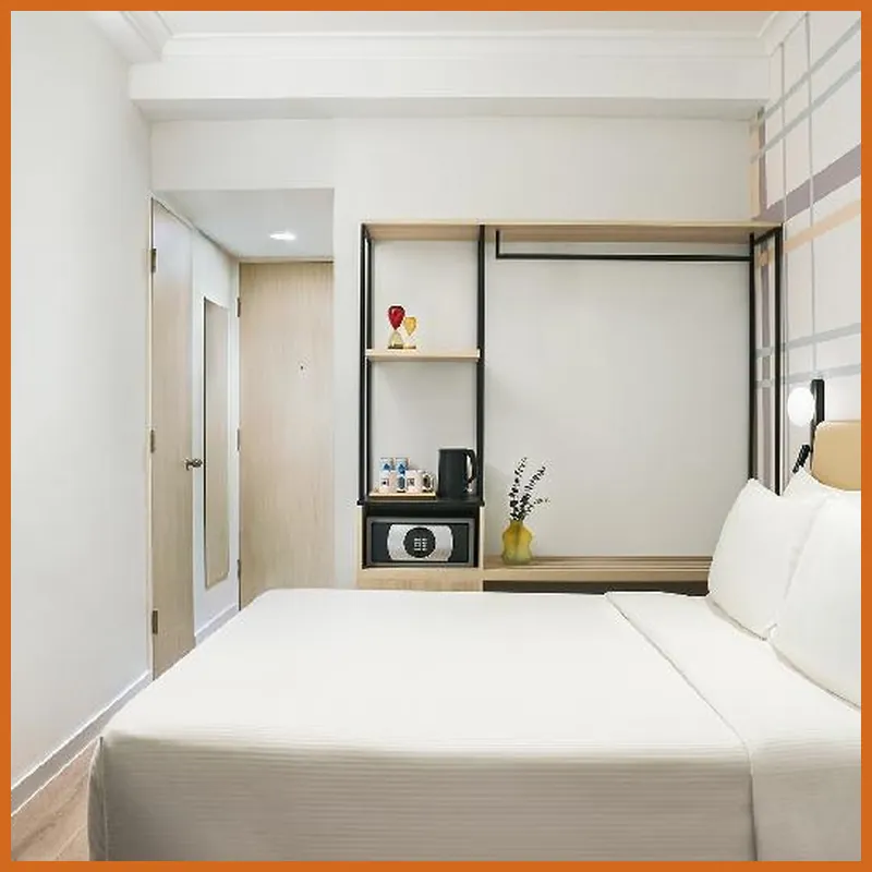 Ying'nFlo, Wesley Admiralty, Hong Kong hotel room