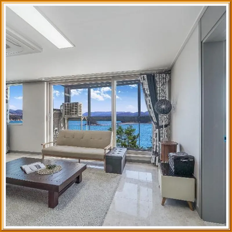 Tongyoung Sagaejeol Pension hotel room