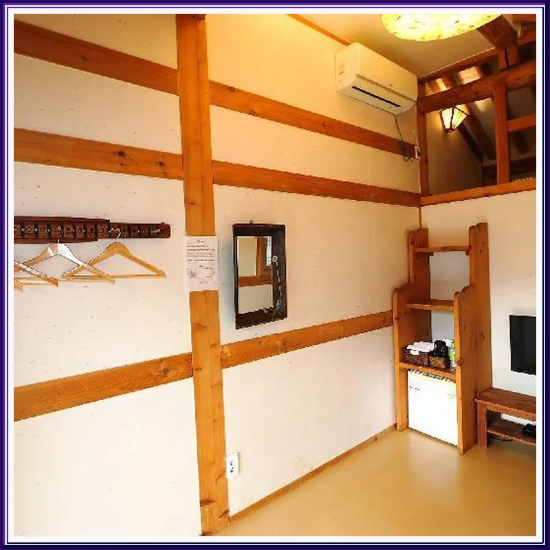 Jeonju Hanok Maeul Yeonwoodang Hanok hotel room