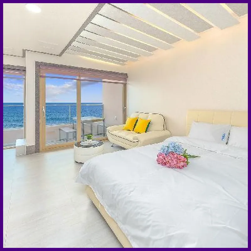 Dubai Pension hotel room