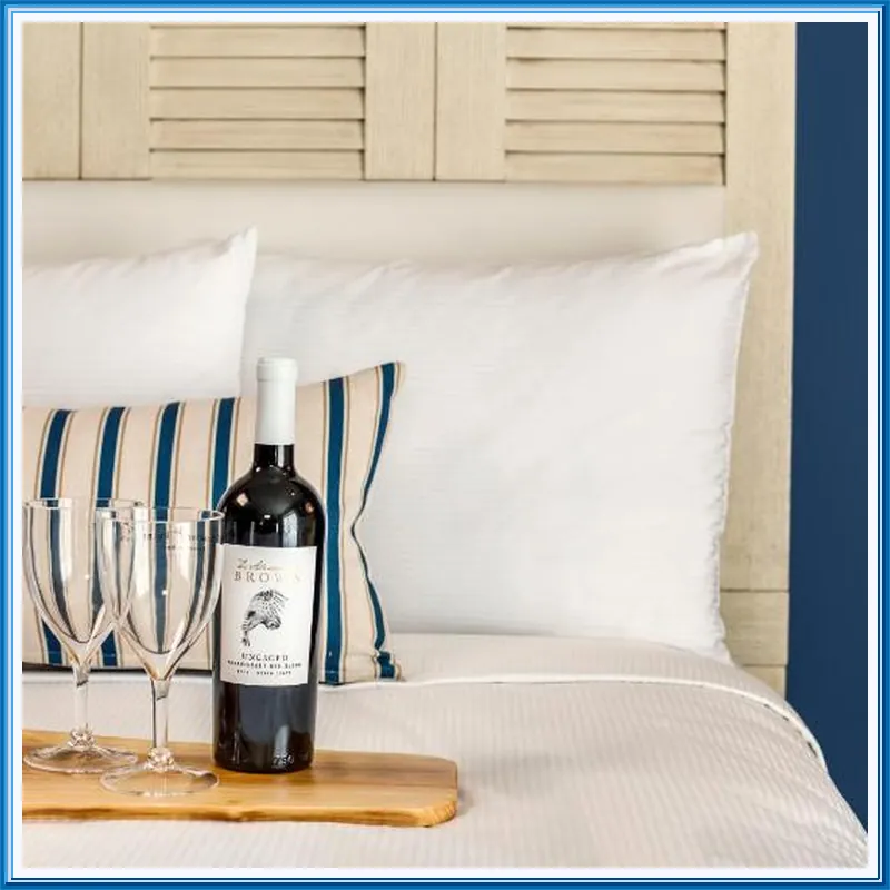 Paradise Point Resort & Spa hotel room