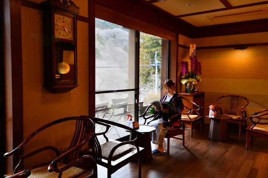 四万温泉 柏屋旅館の外観