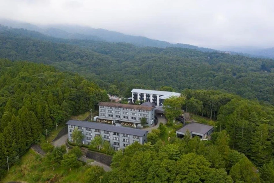 ニュースターホテル山中湖の外観